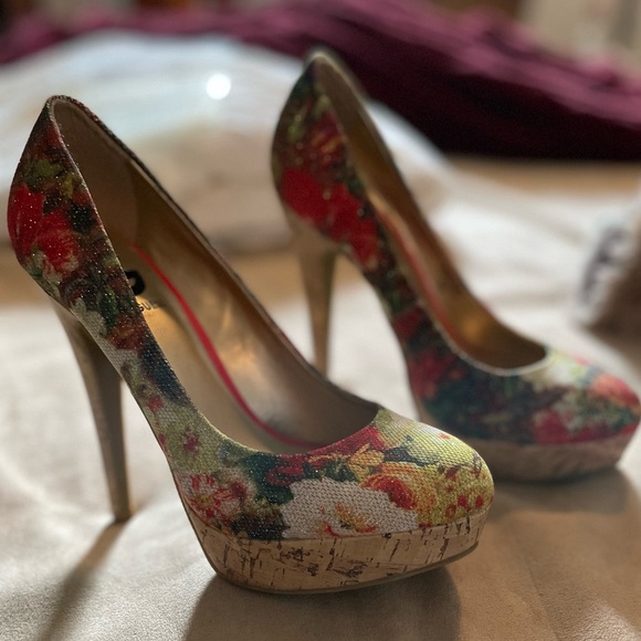 Floral platforms - Picture 1 of 3